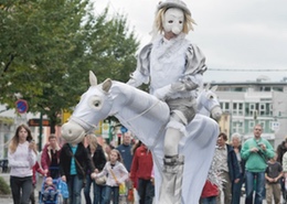 Rosinante Stelzen Walkact
